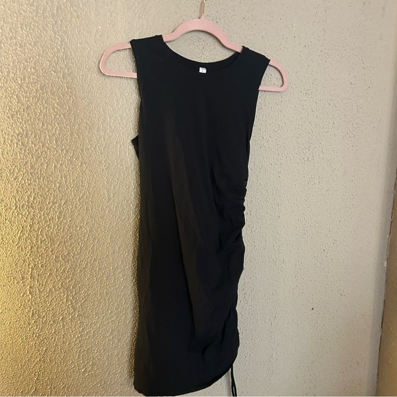 lululemon athletica Dresses & Skirts - Lululemon Cinch It Dress Black Cotton Stretch Women's Sz 6 Casual Bodycon Cotton